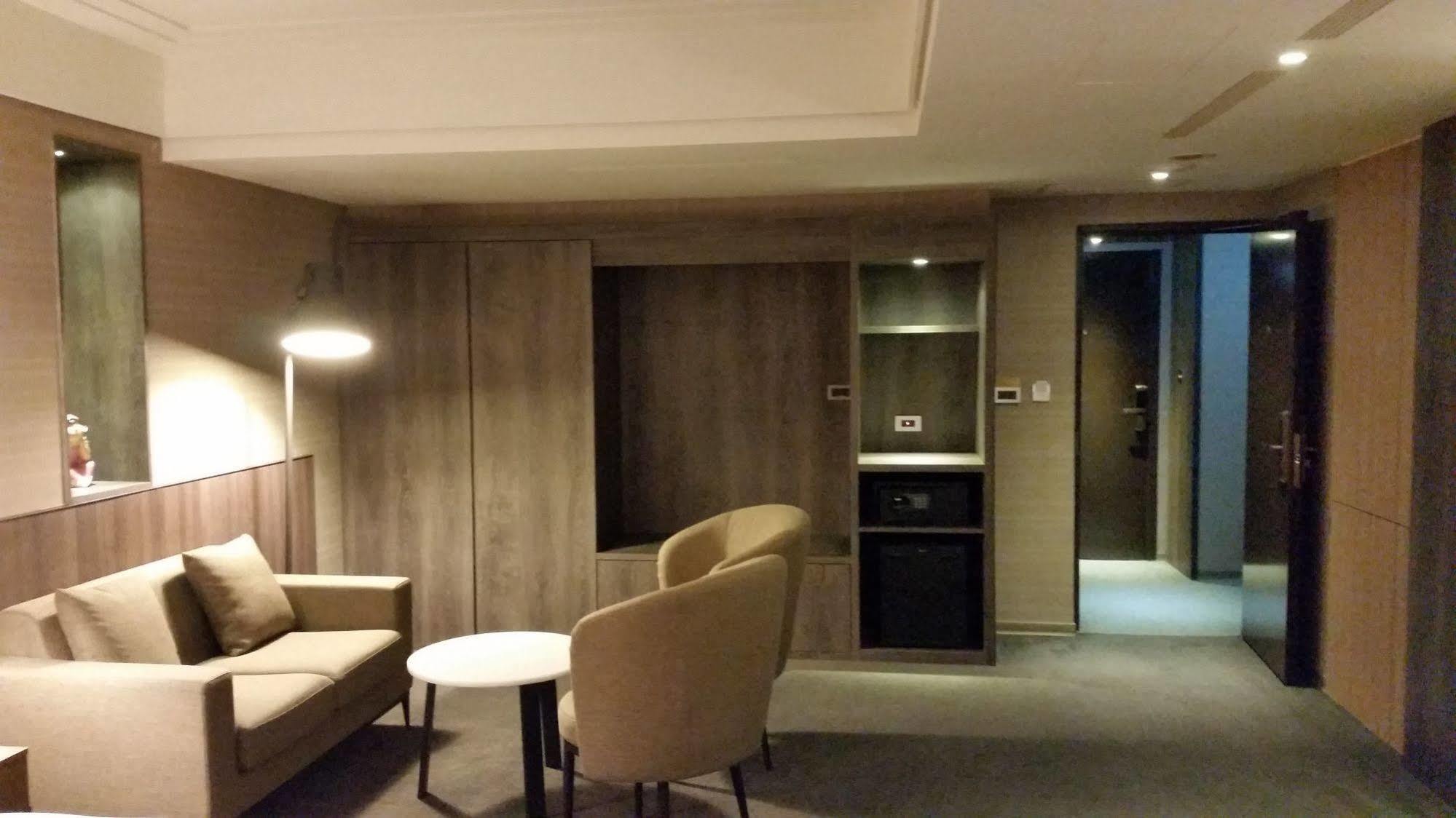 Citizen Hotel Taipei Exterior photo